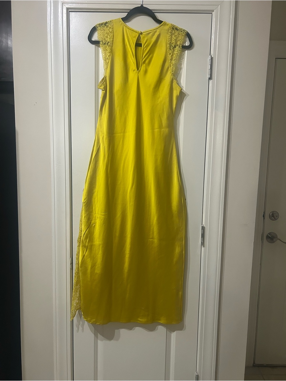 Elegant Yellow Lace-Trim Maxi Dress - Picture 5 of 7
